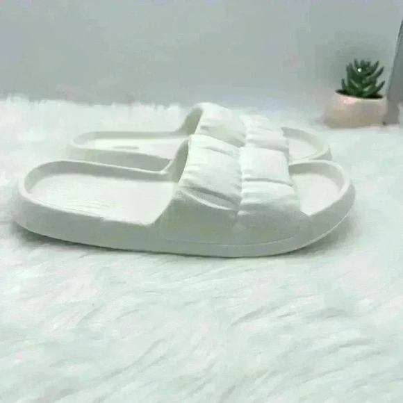 Women Single Band Beach or House Slides, EVA Slides White in size 8-8.5 - Picture 5 of 8